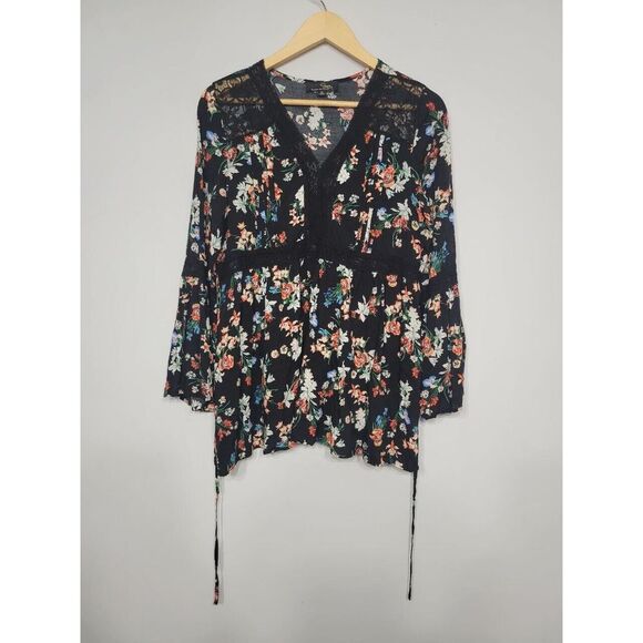 Suzanne Betro Tops - Suzanne Betro Floral and Lace trim Blouse with Back‎ Tie Size Medium